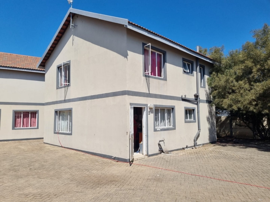 5 Bedroom Property for Sale in Brandwag Free State